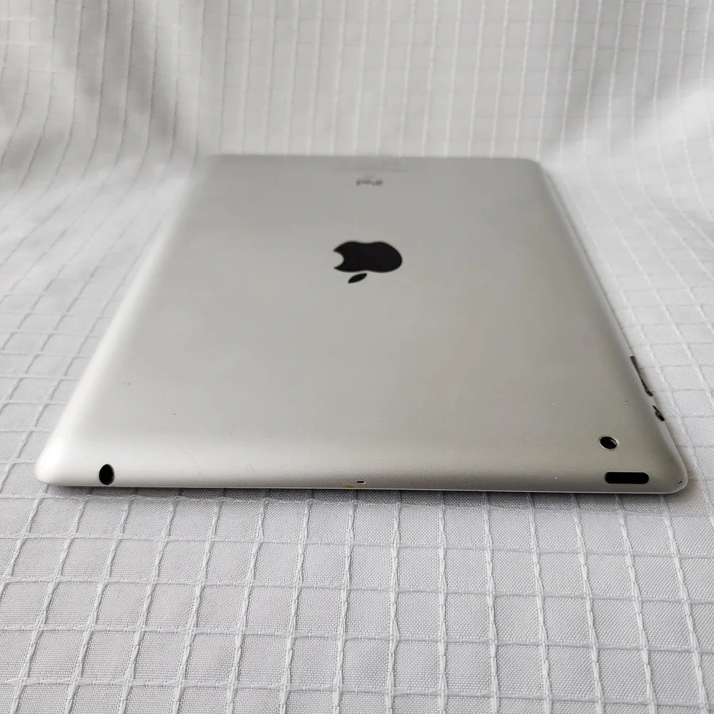 Apple IPad 2nd Gen 32GB Silver A1395 9.7